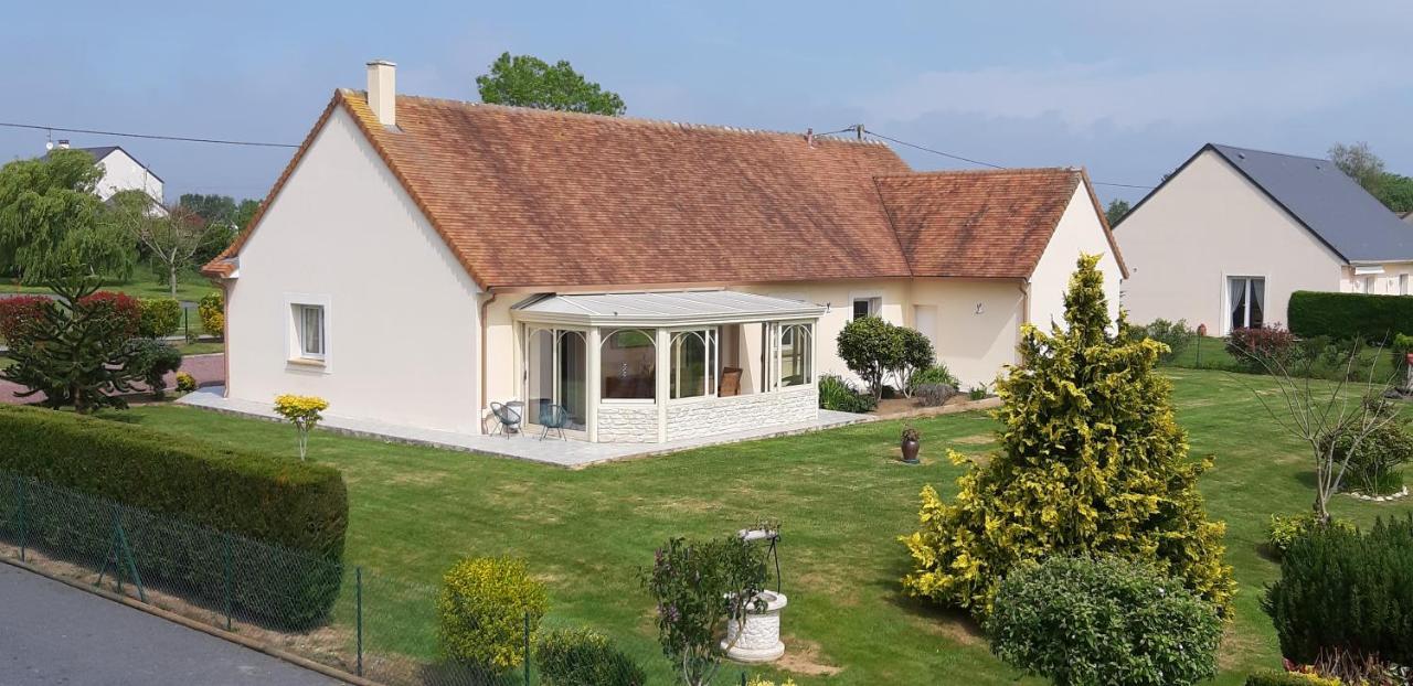 Gite "Au P'Tit Tourois" De Plain-Pied Tout Confort Avec Veranda Proche D'Omaha Beach Et De Bayeux Accueillant Les Animaux Tour-en-Bessin Exterior foto