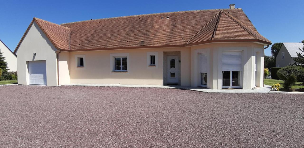 Gite "Au P'Tit Tourois" De Plain-Pied Tout Confort Avec Veranda Proche D'Omaha Beach Et De Bayeux Accueillant Les Animaux Tour-en-Bessin Exterior foto