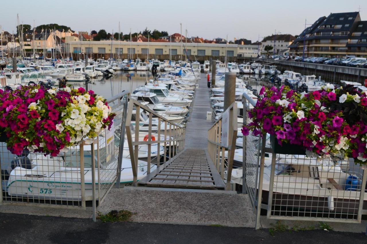 Gite "Au P'Tit Tourois" De Plain-Pied Tout Confort Avec Veranda Proche D'Omaha Beach Et De Bayeux Accueillant Les Animaux Tour-en-Bessin Exterior foto