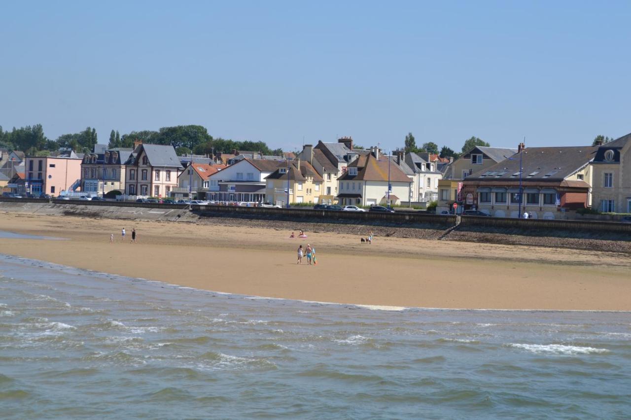 Gite "Au P'Tit Tourois" De Plain-Pied Tout Confort Avec Veranda Proche D'Omaha Beach Et De Bayeux Accueillant Les Animaux Tour-en-Bessin Exterior foto