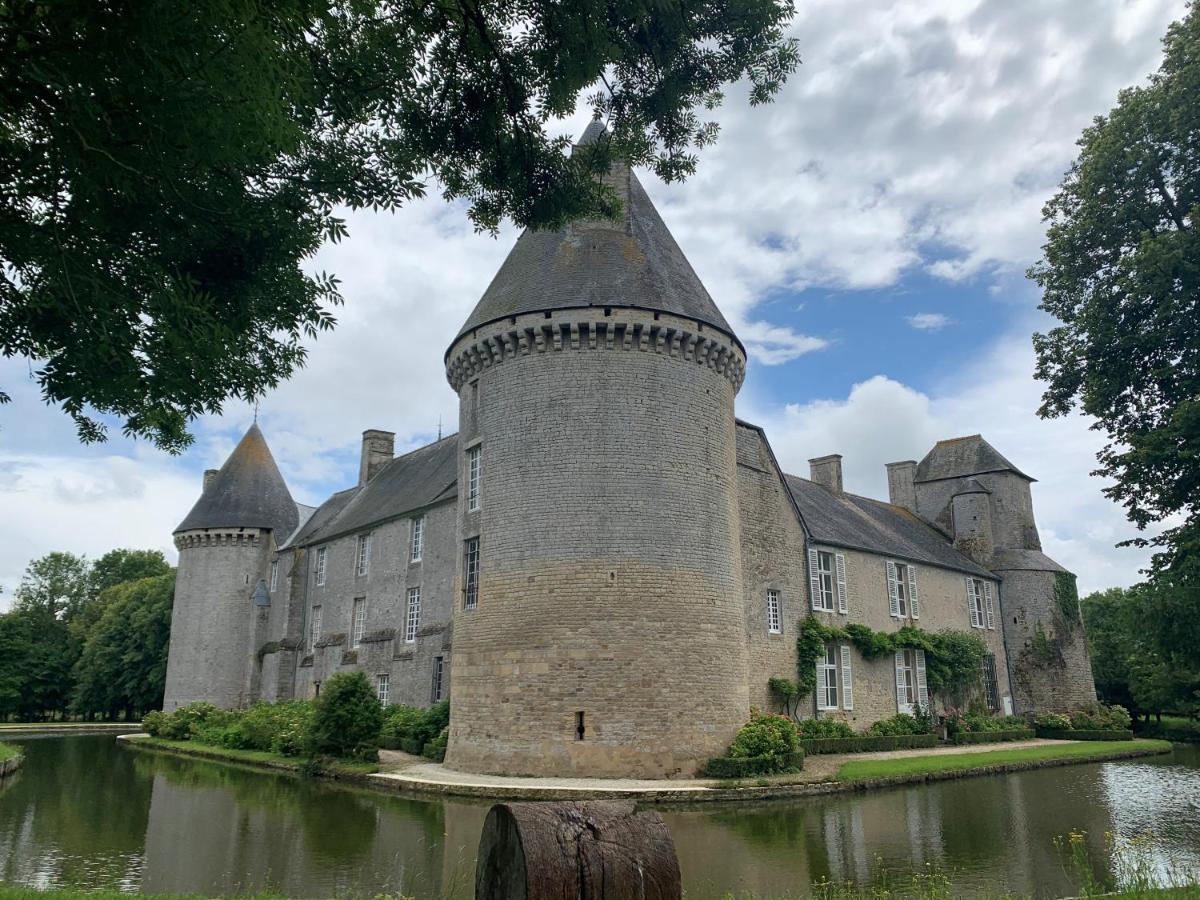 Gite "Au P'Tit Tourois" De Plain-Pied Tout Confort Avec Veranda Proche D'Omaha Beach Et De Bayeux Accueillant Les Animaux Tour-en-Bessin Exterior foto