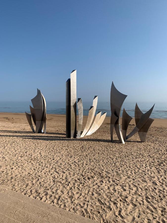Gite "Au P'Tit Tourois" De Plain-Pied Tout Confort Avec Veranda Proche D'Omaha Beach Et De Bayeux Accueillant Les Animaux Tour-en-Bessin Exterior foto