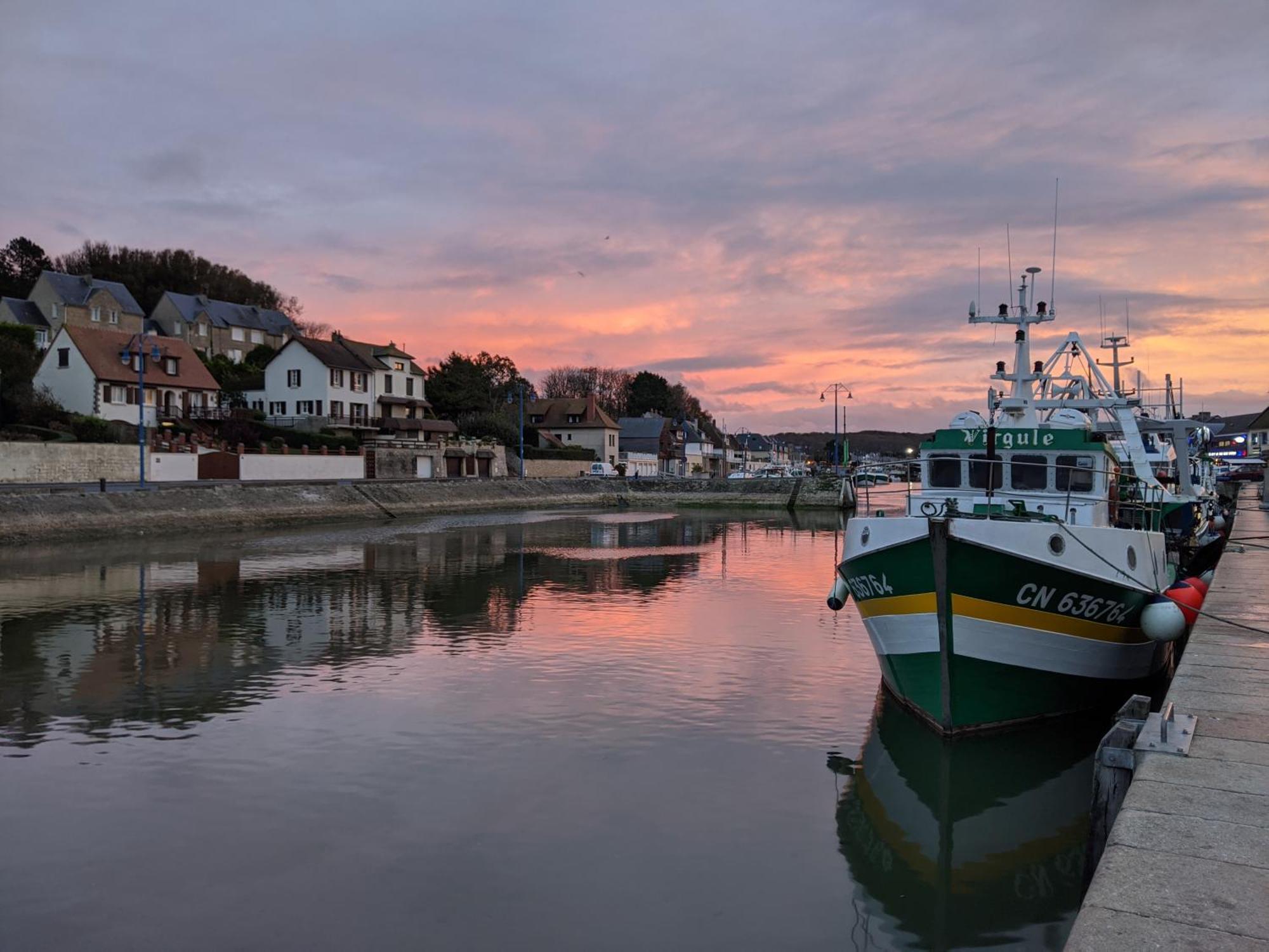 Gite "Au P'Tit Tourois" De Plain-Pied Tout Confort Avec Veranda Proche D'Omaha Beach Et De Bayeux Accueillant Les Animaux Tour-en-Bessin Exterior foto